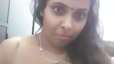 Desi Bhabhi Enjoying Smoke