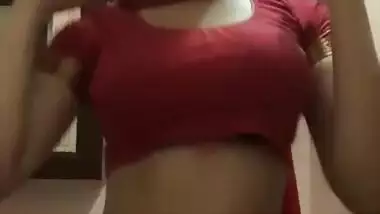 Desi bhbai show her nice navel n big boobs