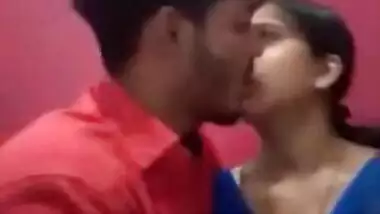 Indian gf boobs sucked in cyber cafe