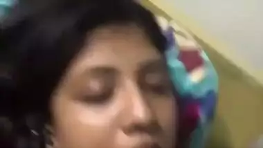 Moaning GF video call to boyfriend to show fingering