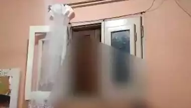 Chubby paki bhabi masturbating