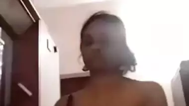 Showing to lover