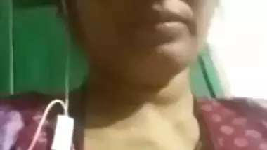 Malayali aunty showing boobs making a guy masturbate on the video call