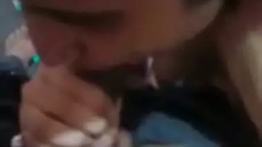 Guy enjoys a desi blowjob from his sexy GF