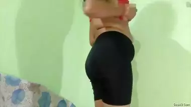 Exclusive- Horny Desi Bhabhi Showing Her Nude Body To Fans