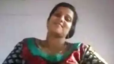 Bhopal hot bhabhi showing big boobs on cam